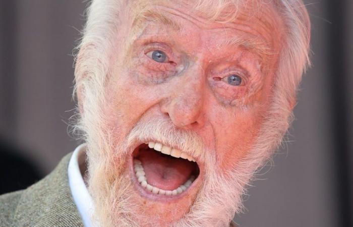 Dick Van Dyke dice que está contento de “no estar presente” durante el segundo mandato de Trump