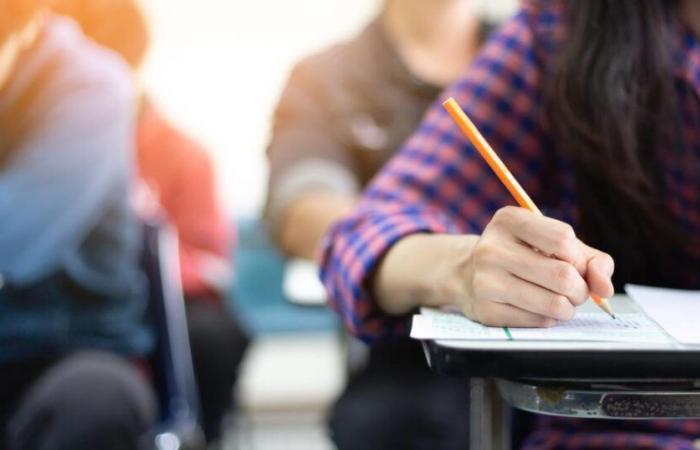 Una escuela secundaria bajo tensión después de comentarios amenazantes contra un maestro