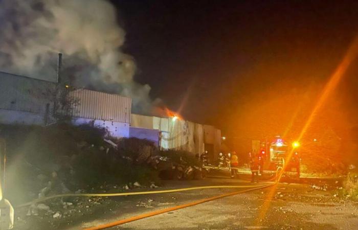 FOTOS Y VÍDEO. Hazebrouck: se produce un incendio en un antiguo matadero y tres personas son detenidas