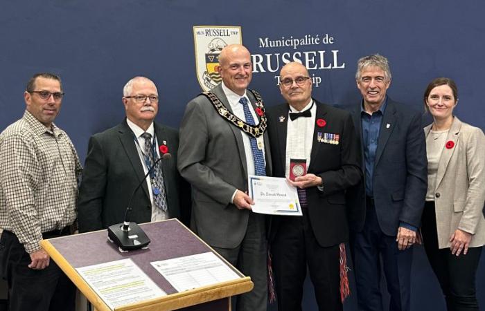 Dr. Darrell Menard recibe Premio de Reconocimiento Ciudadano