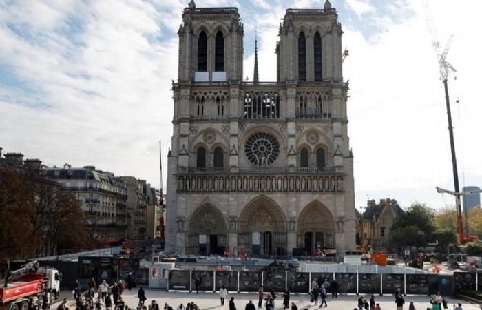 Emmanuel Macron pronunciará su discurso en la plaza, no en la catedral