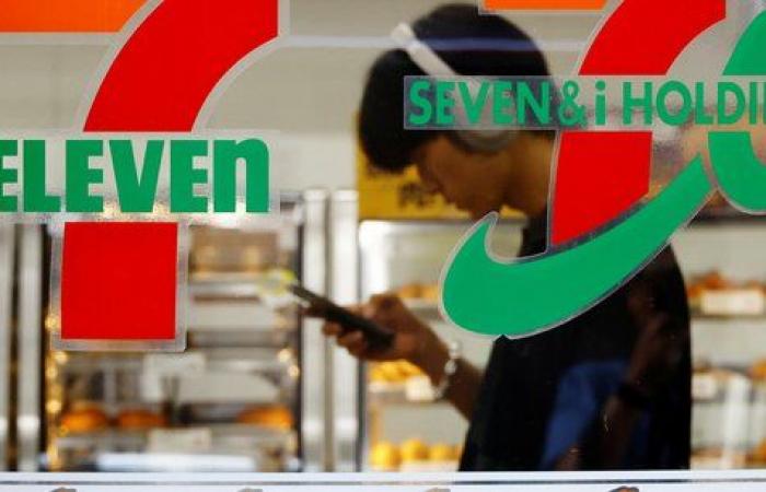 Seven & i planea dejar la Bolsa para escapar de Couche-Tard