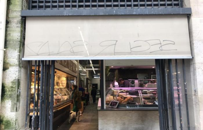 El mercado de Aligre, joya popular de París y blanco de un incendio provocado