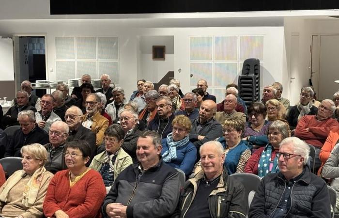 Dentro del apartado de ex operadores del Canal | [EN IMAGES] Los mayores debaten la reforma de las pensiones