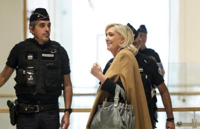 Piden prisión contra Marine Le Pen por el asunto de los puestos de trabajo ficticios en el Parlamento Europeo – rts.ch