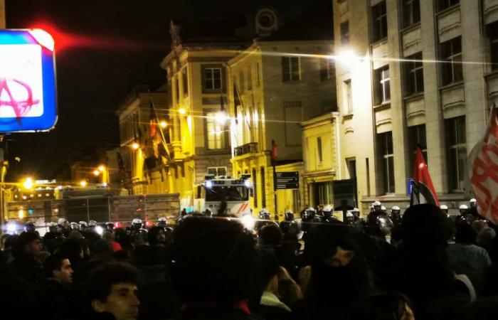 Enfrentamientos entre policías y manifestantes durante una acción contra la llegada de Jordan Bardella a Bruselas