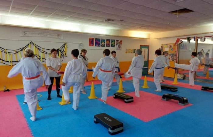 Un deporte muy popular entre las personas mayores de Saint-Pierre que quieren mantener conexiones sociales mientras se mantienen en forma.