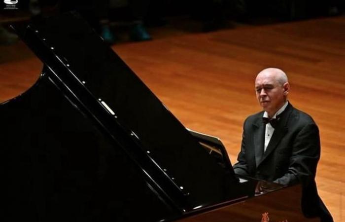 El legendario pianista Ivo Pogorelich inicia una excepcional gira francesa en la Filarmónica de París