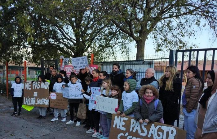 Escupitajos, insultos, bofetadas… en esta pequeña escuela del Gard, los padres se movilizan para pedir el fin de la violencia