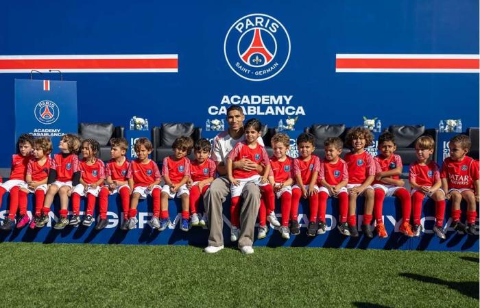 Achraf Hakimi inaugura la nueva academia del PSG en Tamaris