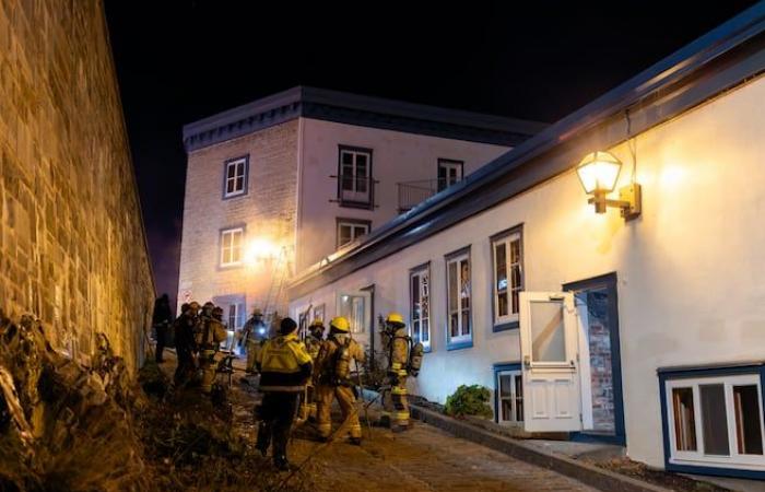 Los inquilinos se despiertan en mitad de la noche por un incendio sospechoso