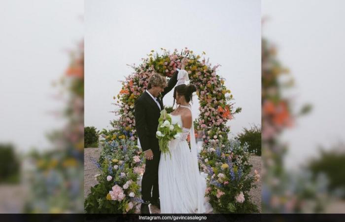 La boda de ensueño del actor Gavin Casalegno en las colinas de Los Ángeles fue bajo un magnífico arco floral