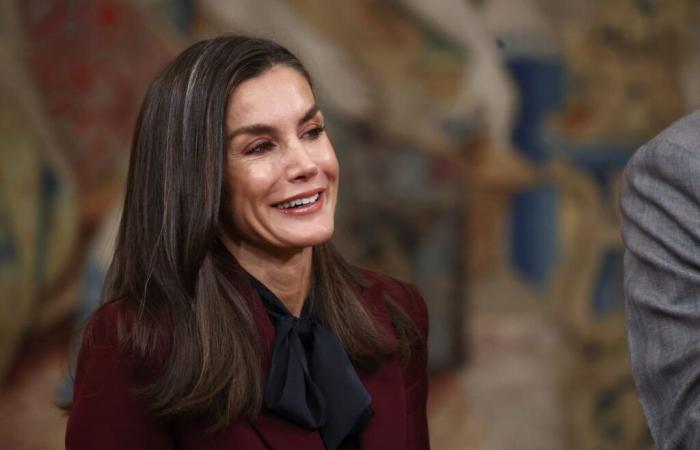 En comunicado oficial, Letizia de España luce unos aretes muy especiales