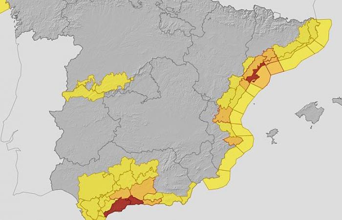 Lluvias torrenciales y alerta roja, las autoridades se movilizan