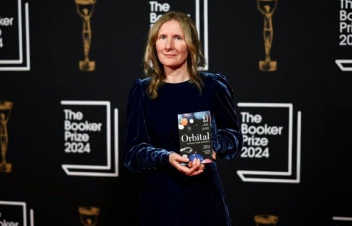 La británica Samantha Harvey gana el premio Booker: Noticias