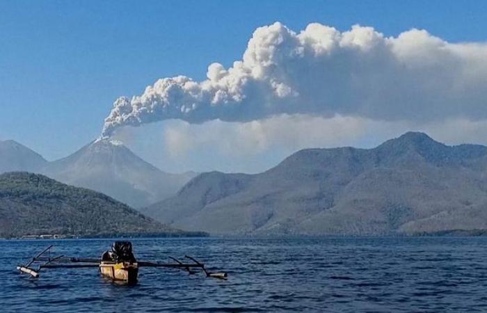 Peligro para los turistas: erupción volcánica en Bali: el tráfico aéreo está paralizado