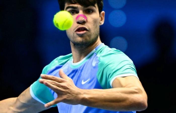 Tenis: Alcaraz vence a Rublev y reinicia en el Masters