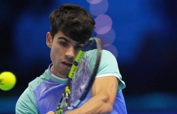 Copa Masters: Carlos Alcaraz sale a entrenar con una tira nasal antes del partido con Rublev