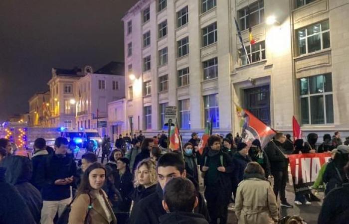 Tensiones policiales en el centro de Bruselas al margen de la visita de Bardella (fotos y vídeos)