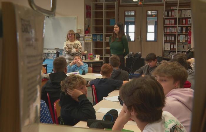 Ganadora del premio LittéNature, la autora Emma Gauthier se encuentra con estudiantes de secundaria