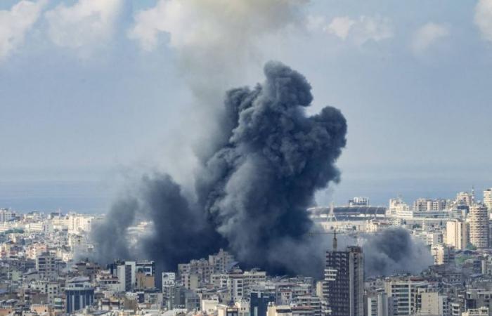 Hezbolá ataca el cuartel general del ejército israelí en Tel Aviv y bombardea los suburbios del sur de Beirut.