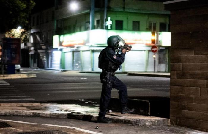 Disturbios y saqueos tras la detención de Rodrigue Petitot, figura del movimiento contra el alto coste de la vida.