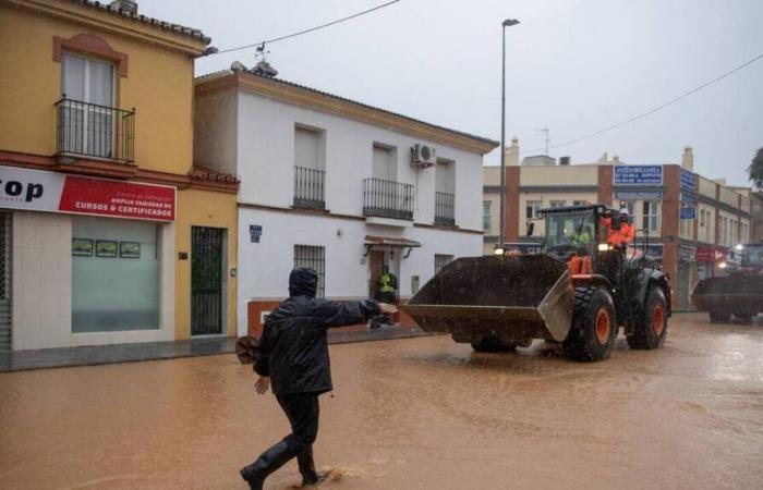 Calles bajo el agua en las comunidades de Málaga y Valencia