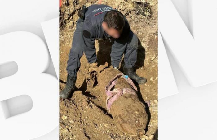 Operación de remoción de minas de una bomba estadounidense de la Segunda Guerra Mundial en Osny.