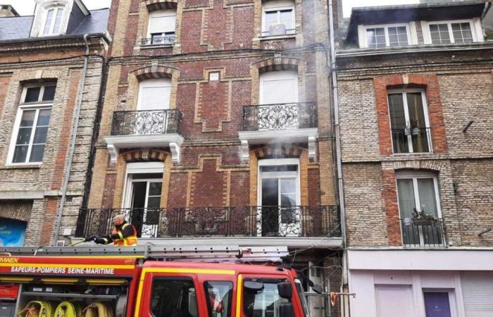 Un incendio en curso en el centro de Dieppe