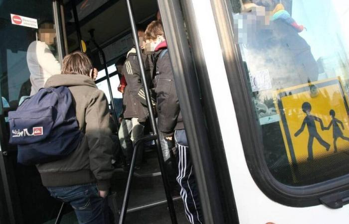 En Sena Marítimo, una treintena de estudiantes fueron evacuados de un autobús escolar antes de que se incendiara