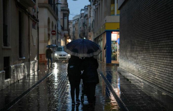 La alerta roja por fenómenos meteorológicos extremos de la DANA se rebaja a naranja en la zona de Valencia