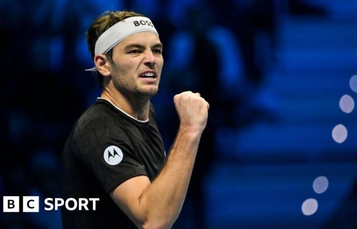 Finales ATP: Taylor Fritz vence a Alex de Miñaur para aumentar las esperanzas de cuartos de final