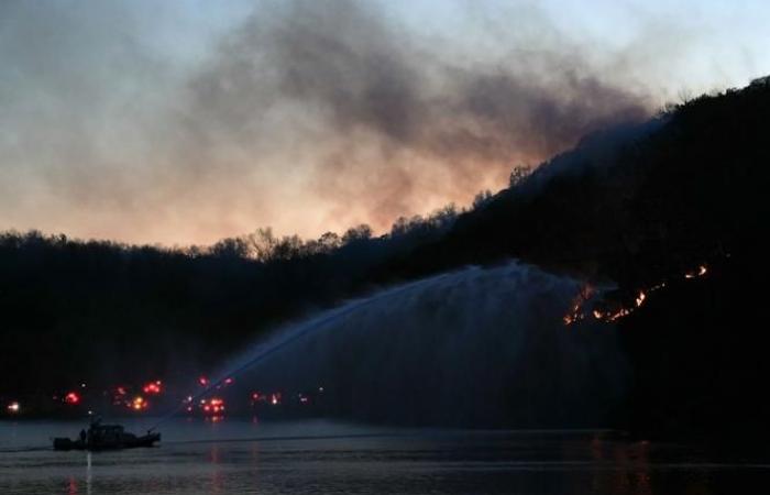 La región de Nueva York, afectada por una grave sequía, lucha contra una serie de incendios