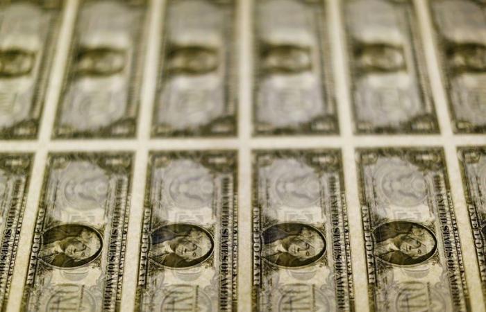 El Dólar alcanza su nivel más alto en 1 año por alta inflación; Se espera que Powell Por Investing.com