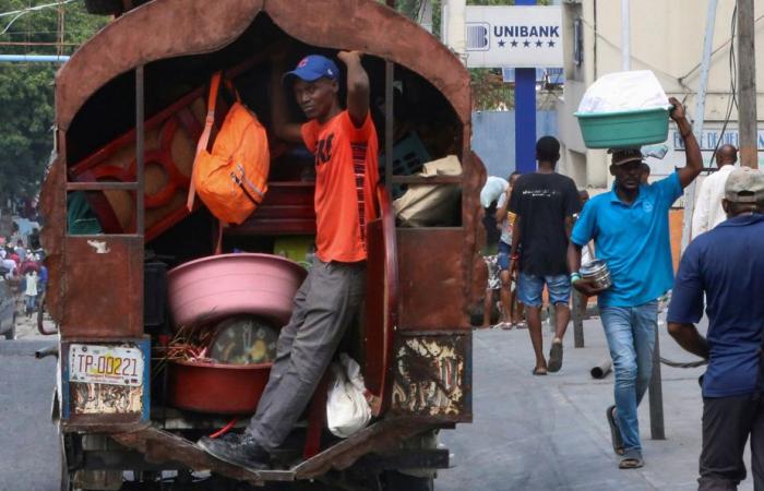 Haití | Residentes huyen presas del pánico de la violencia de las pandillas en Puerto Príncipe