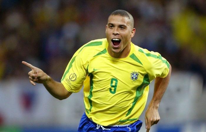 La leyenda brasileña Ronaldo desaira a Zidane, Figo, Beckham y Rivaldo y elige a la ex estrella del Aston Villa como el mejor compañero de equipo de la historia