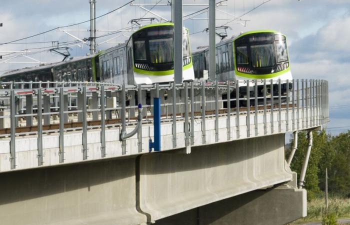 Invasión de vías | El REM y el metro interrumpidos, CDPQ Infra pide precaución