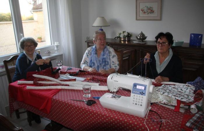 En Calvados, se reúnen cada semana en torno a un taller de decoración.