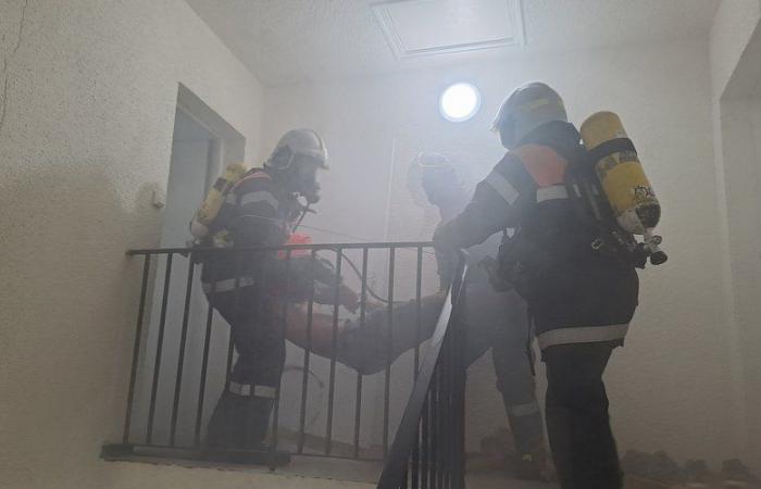 Incendio: los bomberos realizaron un ejercicio dentro de las instalaciones de la gendarmería de Castelnaudary