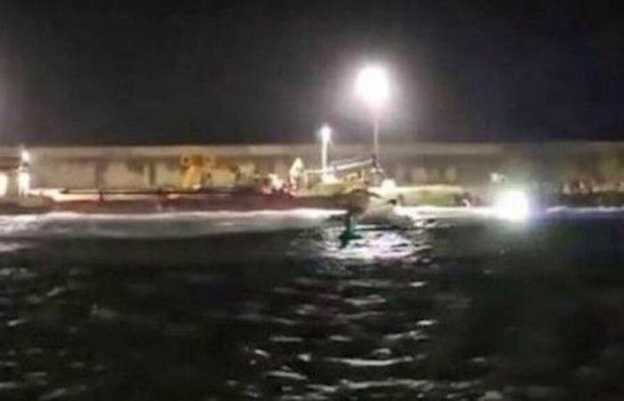 Un traficante muere al estrellarse contra un barco policial