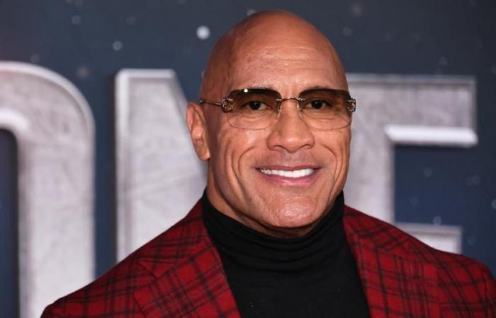 Dwayne Johnson dice que cambió de agente cuando cuestionaron su ambición de superar a Will Smith y George Clooney