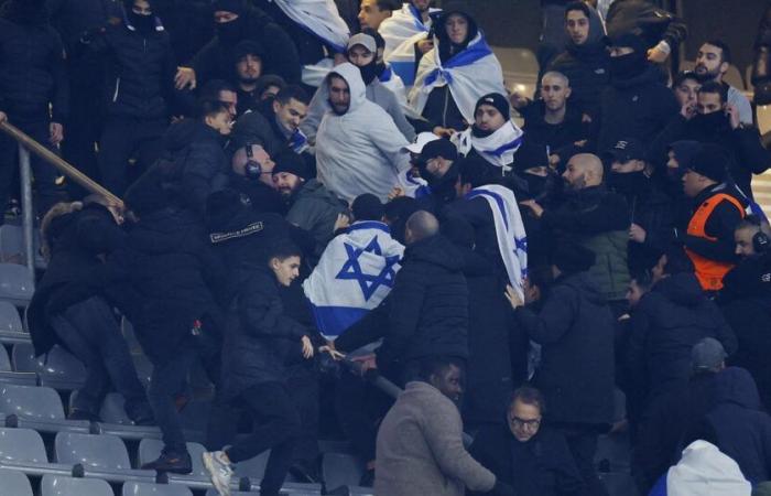 Peleas entre aficionados en las gradas del Stade de France