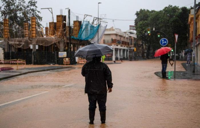 Lluvias torrenciales caen sobre Málaga, Valencia sigue afectada