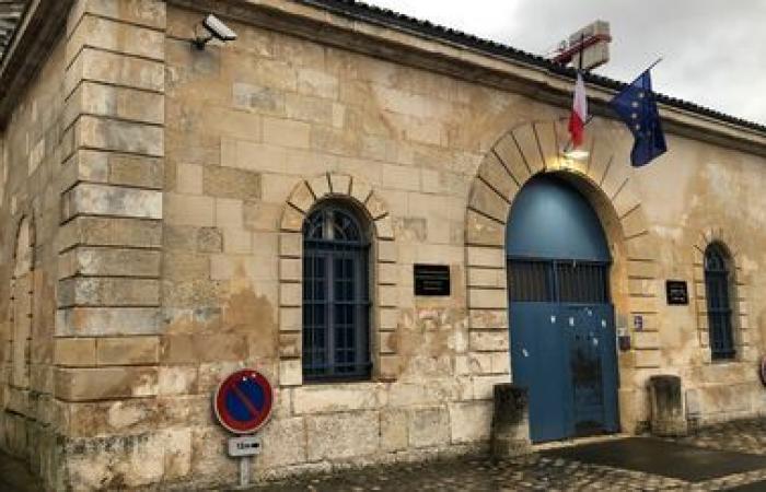 Un recluso del centro de detención preventiva de Saintes, en Charente-Maritime, se escapa sacando la basura