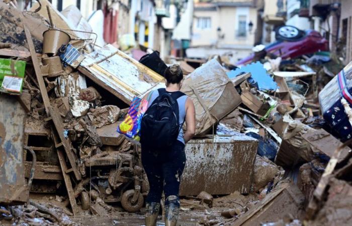 Los cuerpos de dos jóvenes hermanos encontrados dos semanas después de las inundaciones.