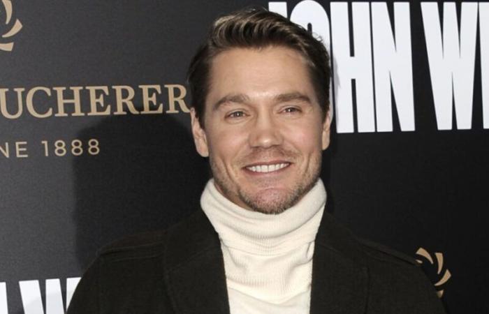 Chad Michael Murray en el dispositivo más sencillo para promocionar su película navideña en Netflix (FOTOS)