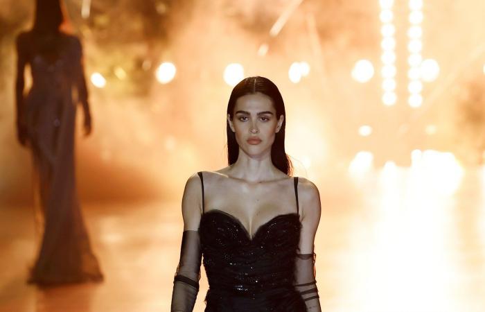 Elie Saab celebra 45 años de moda con un grandioso desfile en Riad