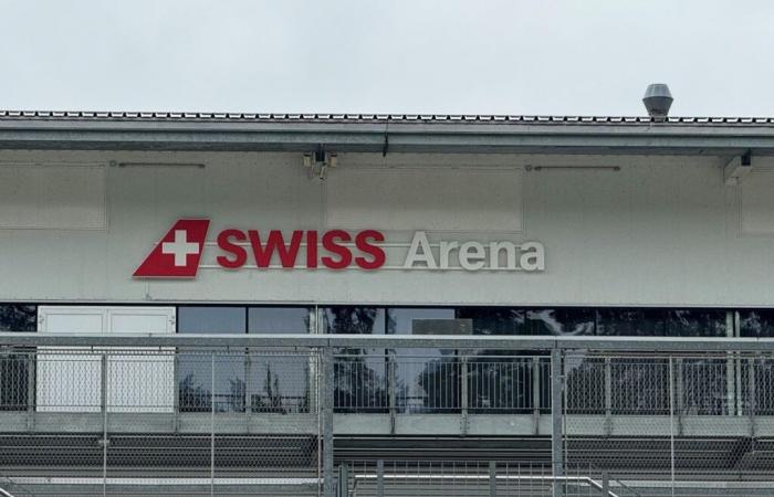 Cuatro heridos en la parrilla de gas del Swiss Arena: accidente durante un partido de hockey sobre hielo en Kloten