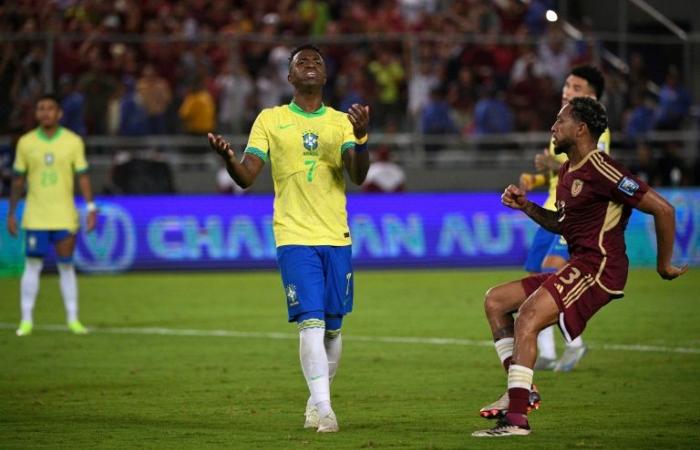 Vinicius falla el penalti en el partido de Brasil en Venezuela