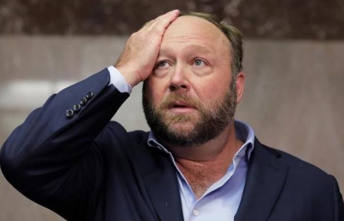 La publicación satírica “The Onion” compra InfoWars, el sitio de conspiración de Alex Jones